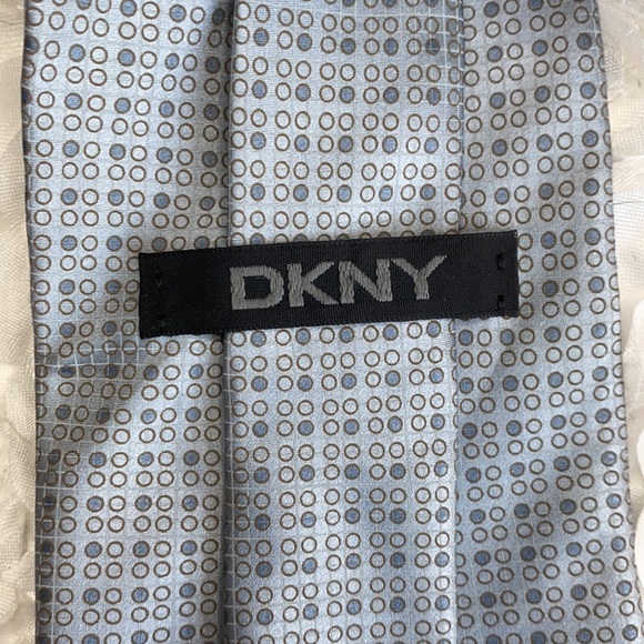 New DKNY silk tie - Picture 2 of 3